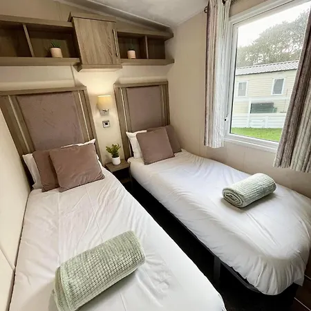 Escape To The Caravan-cornwall Newquay (Cornwall)